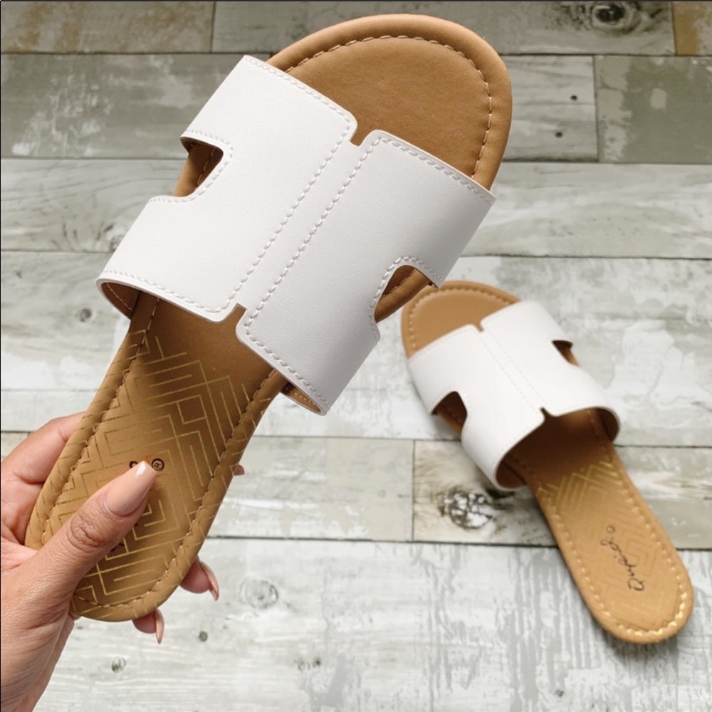 NEW Sofia Sandal- White - Picture 2 of 4